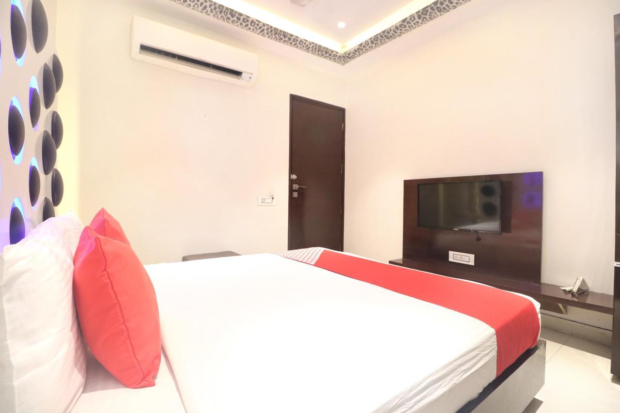 Oyo 14829 Hotel J Cruise 卢迪亚纳 外观 照片