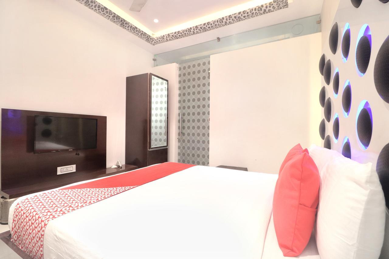 Oyo 14829 Hotel J Cruise 卢迪亚纳 外观 照片