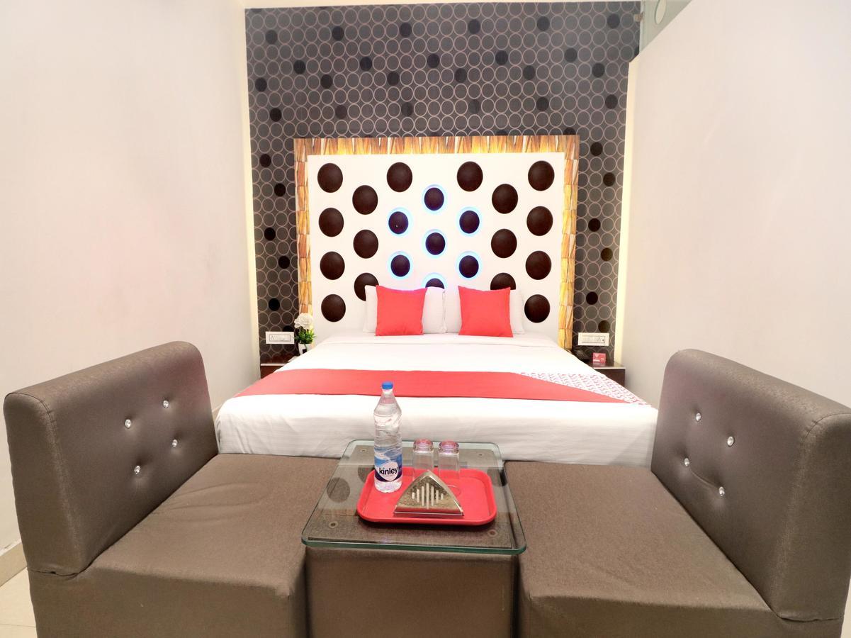 Oyo 14829 Hotel J Cruise 卢迪亚纳 外观 照片