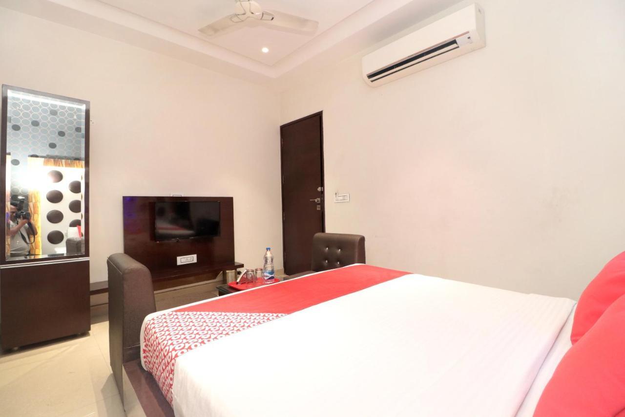 Oyo 14829 Hotel J Cruise 卢迪亚纳 外观 照片